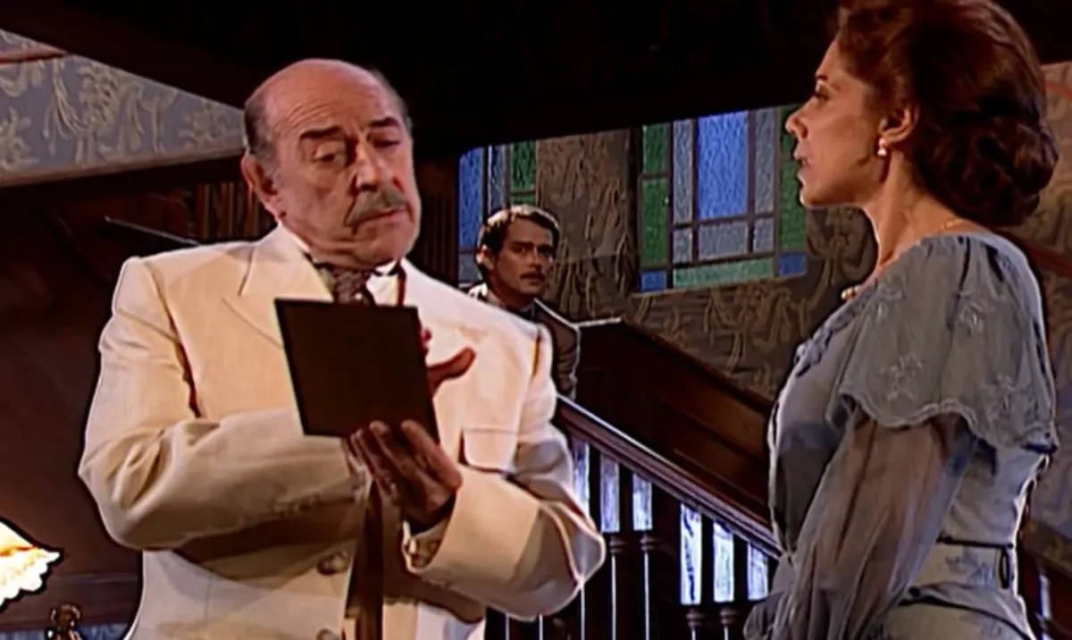 Janete acha foto comprometedora de Francesco com Paola em Terra Nostra e dispara: “Quem é a sirigaita?” Janete acha foto comprometedora de Francesco com Paola em Terra Nostra e dispara: “Quem é a sirigaita?” - Imagem do artigo