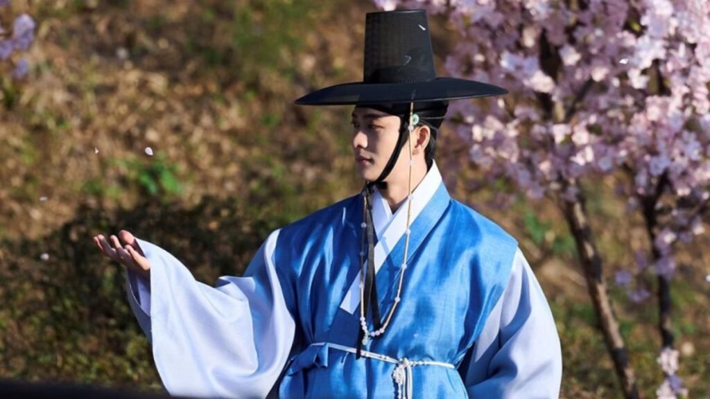 Primeiras fotos de Lee Shin Young em Moon River revelam príncipe em conflito interno